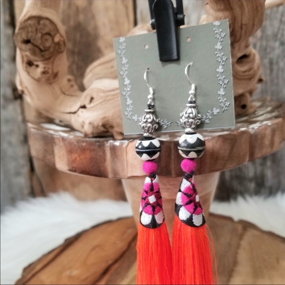 Handmade bright orange fringe earrings - Picture 5 of 6